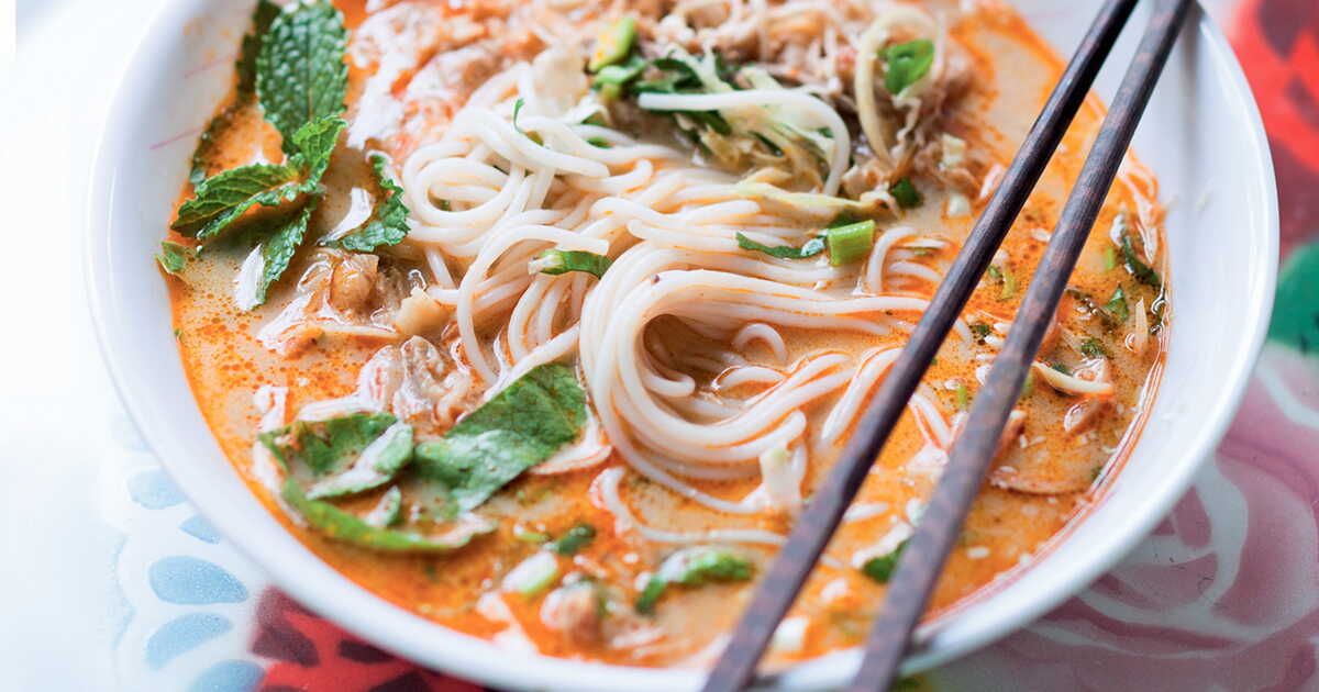 À la découverte du khao poun : un délice lacustre à base de nouilles de riz