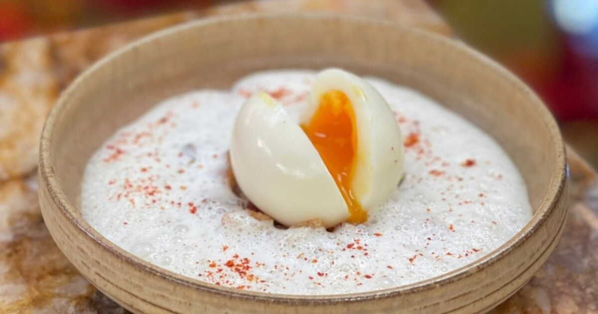 La recette festive d'œuf moelleux à la crème carbonara de Cyril Lignac