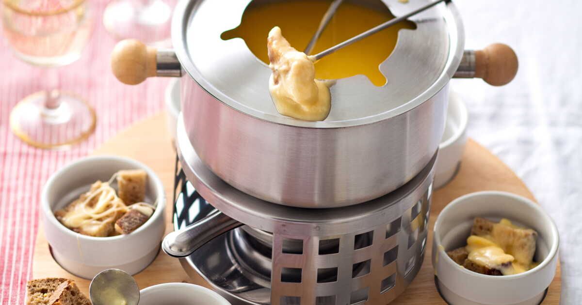 À la découverte de la fondue savoyarde : un délice montagnard