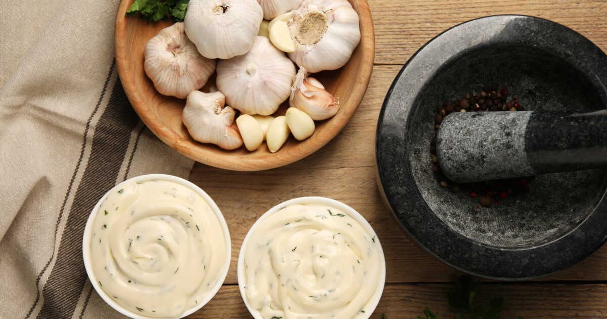 Un apéro festif avec la crème d'ail rôti : la recette estivale à découvrir