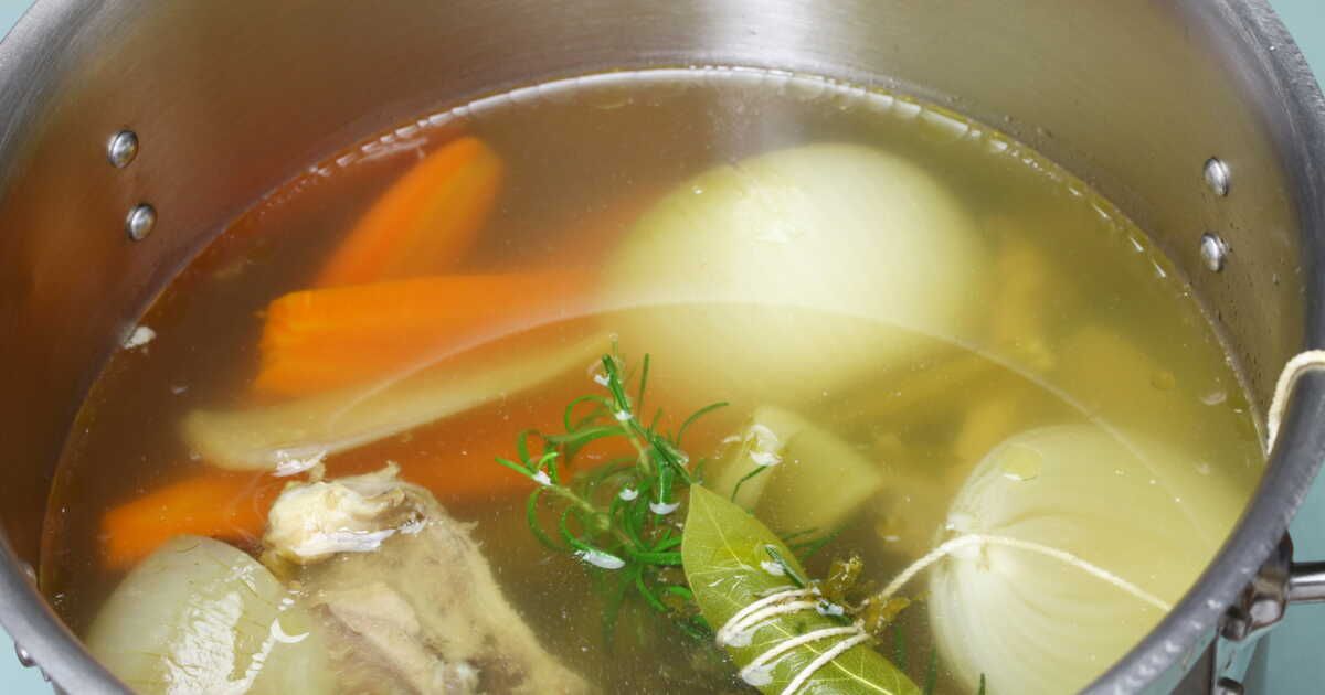 Un bouillon réconfortant de Philippe Etchebest pour l'automne