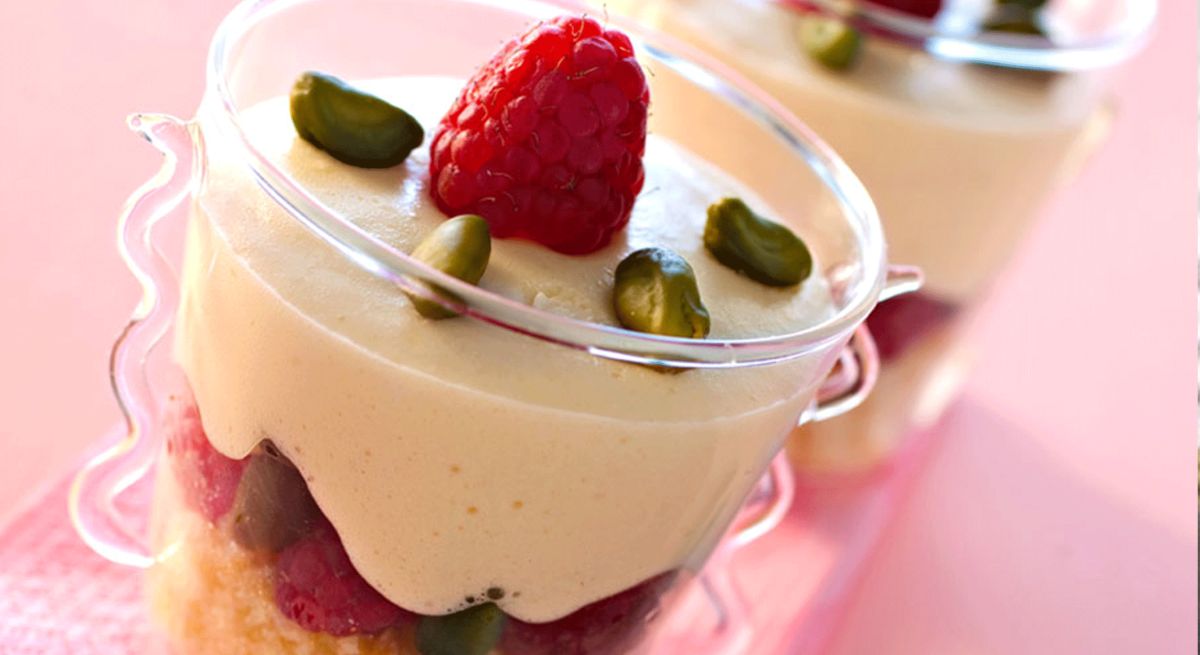 un tiramisu surprenant aux framboises et pistaches