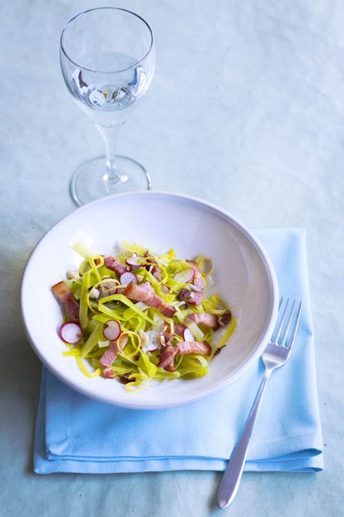 l'irrésistible salade printanière aux lardons et légumes croquants