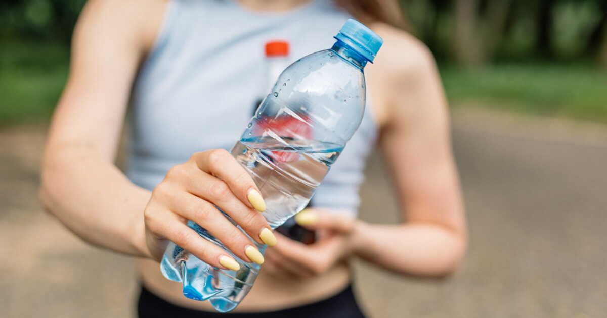 Quel est le vrai délai de conservation d'une bouteille d'eau ouverte ?