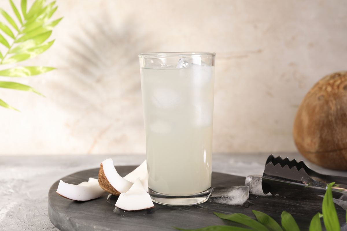 La boisson miracle pour une peau hydratée : découvrez l'eau de coco