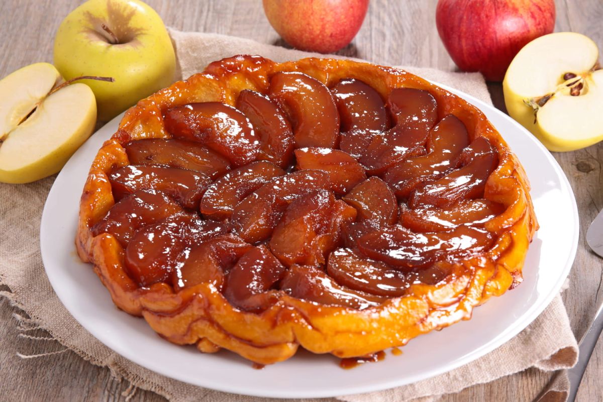 Norbert Tarayre réinvente la tarte Tatin avec une pâte légère et croustillante
