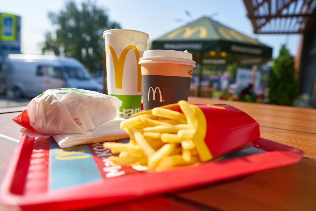 La vaisselle réutilisable chez McDonald's : une initiative qui fait débat