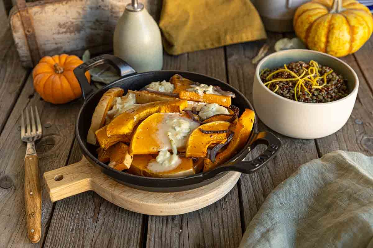 Butternut rôtie au bleu et salade de lentilles et quinoa