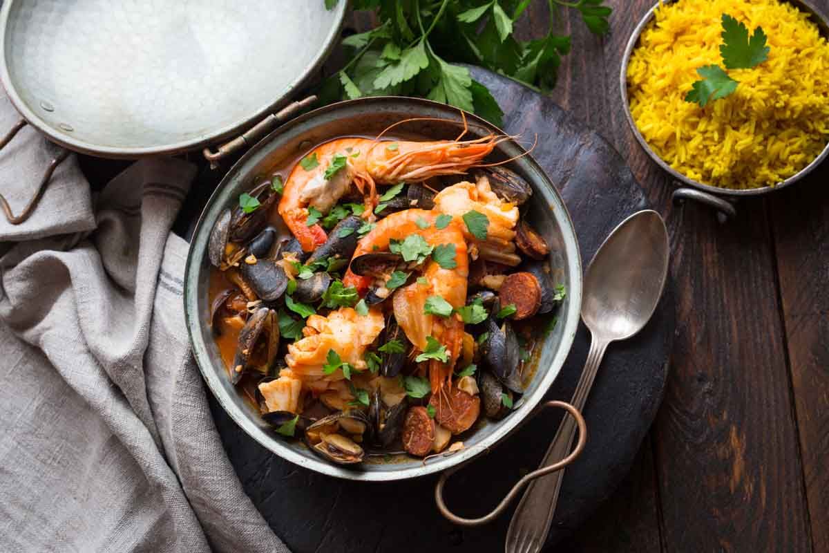 La délicieuse marmite de la mer : poisson et fruits de mer au riz basmati