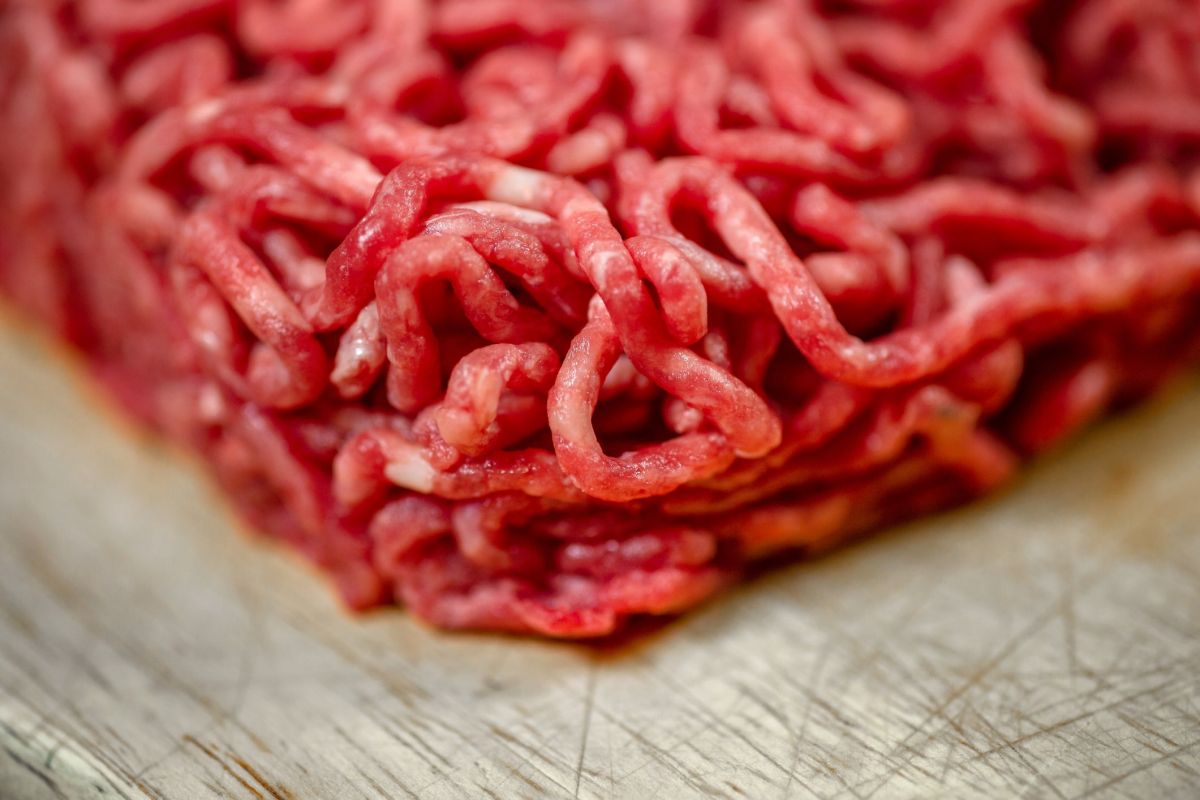 le secret des chefs pour une viande hachée parfaite : un glaçon