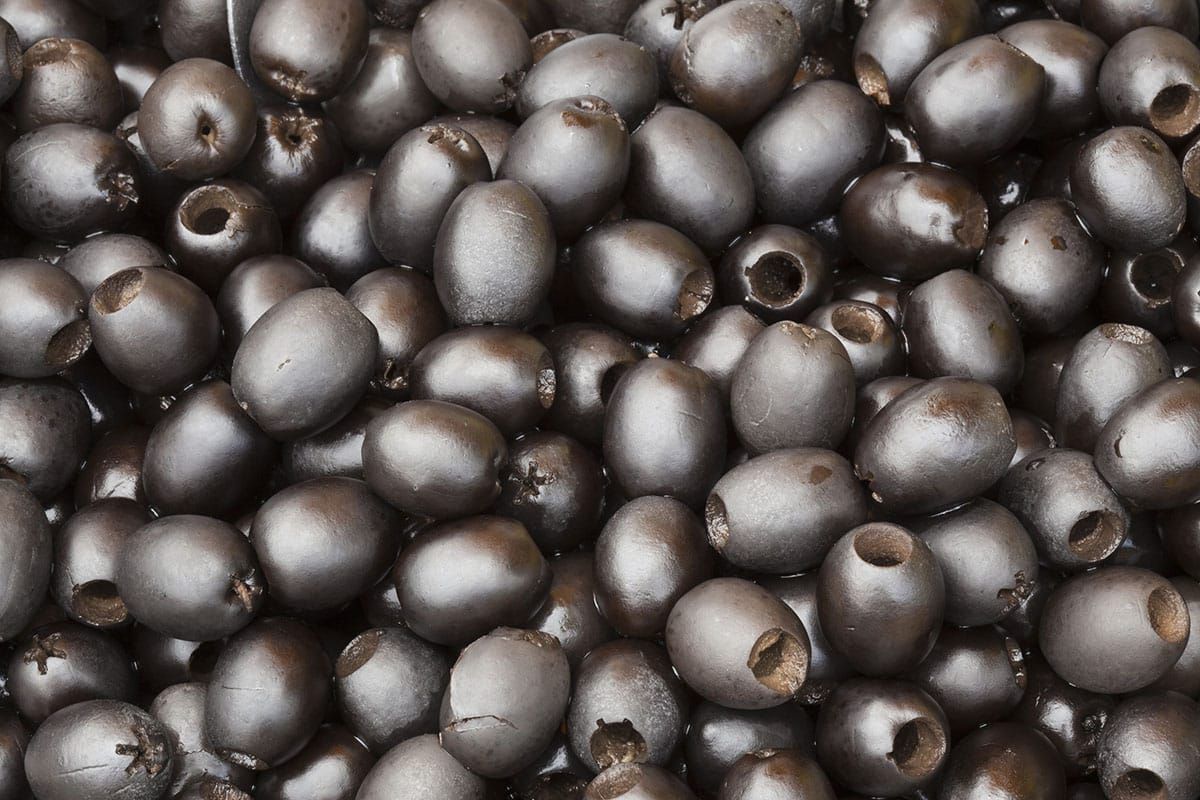 Démystification des olives noires : découvrez ce qui se cache derrière leur brillance