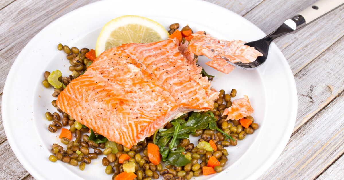 Découvrez la salade de lentilles au saumon, parfaite pour vos pique-niques