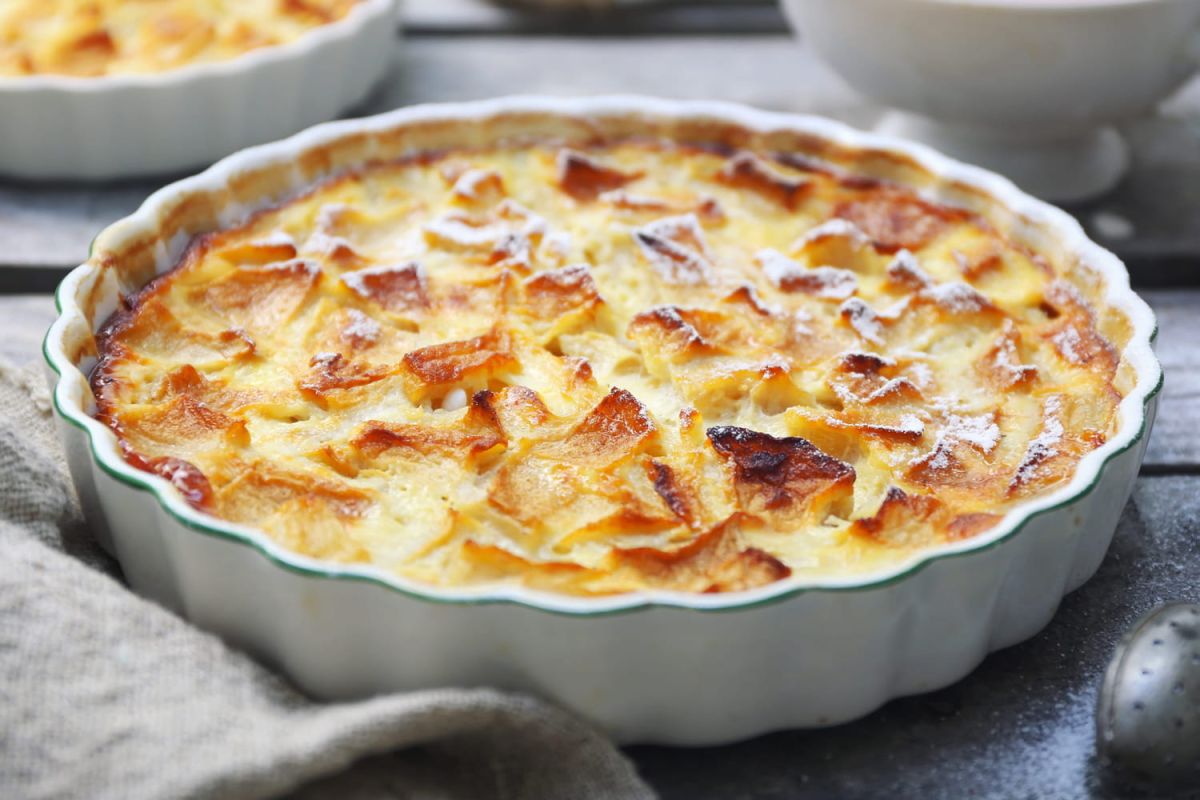 Clafoutis aux pommes : le dessert incontournable qui ravira vos invités