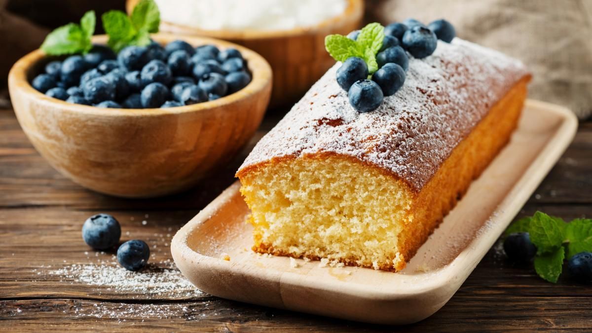 Un gâteau au yaourt délicieusement moelleux, sans œufs