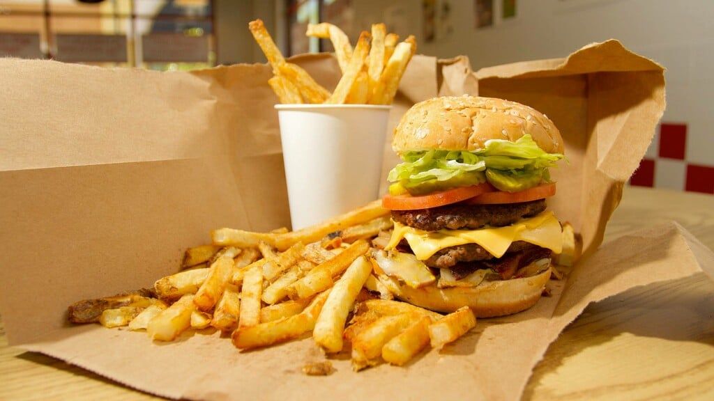 Five Guys fait son grand retour sur les Champs-Élysées