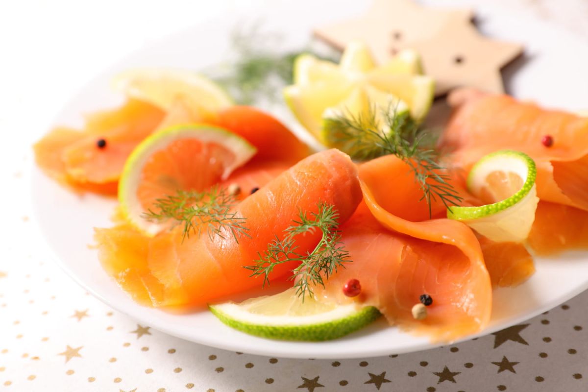 Le saumon fumé : un choix à ne pas négliger pour vos fêtes