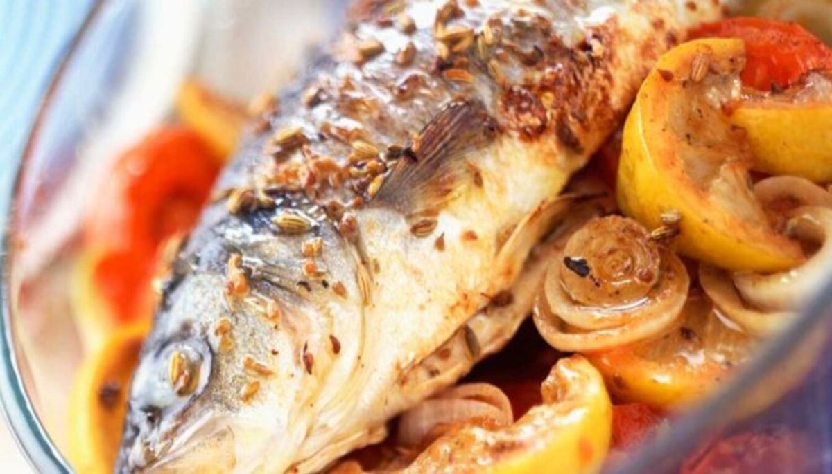 Découvrez le loup au four à la marseillaise, une recette du soleil