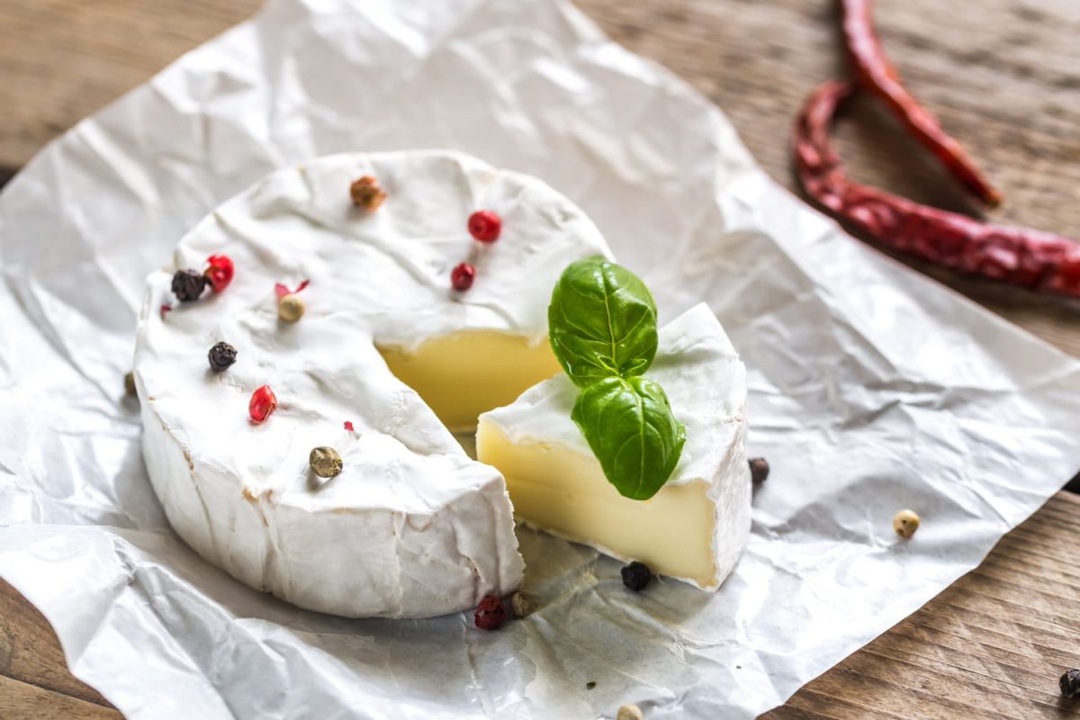 Chasser les odeurs de camembert : des astuces naturelles