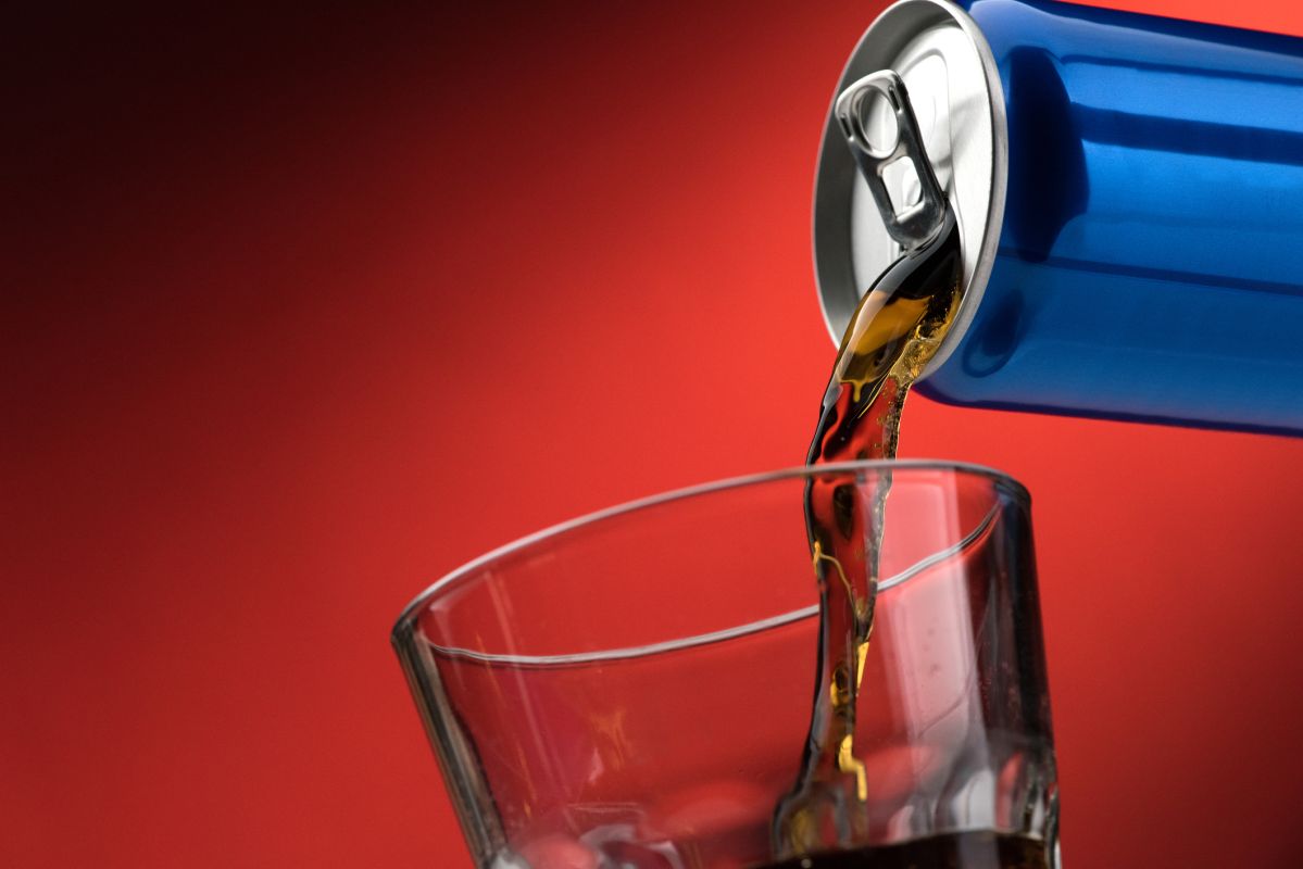 Comment mieux protéger les jeunes des dangers des boissons énergisantes