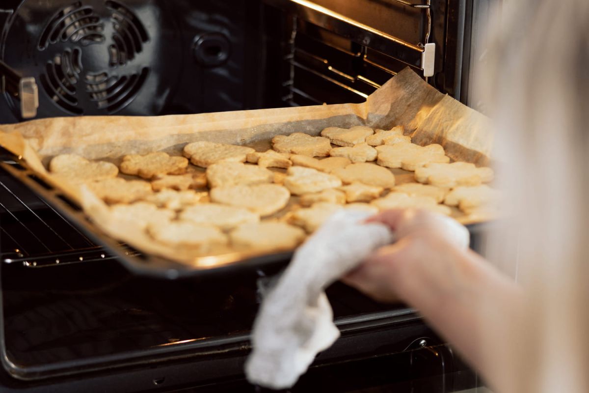 Secrets des sablés de Noël : découvrez la température idéale pour les réussir
