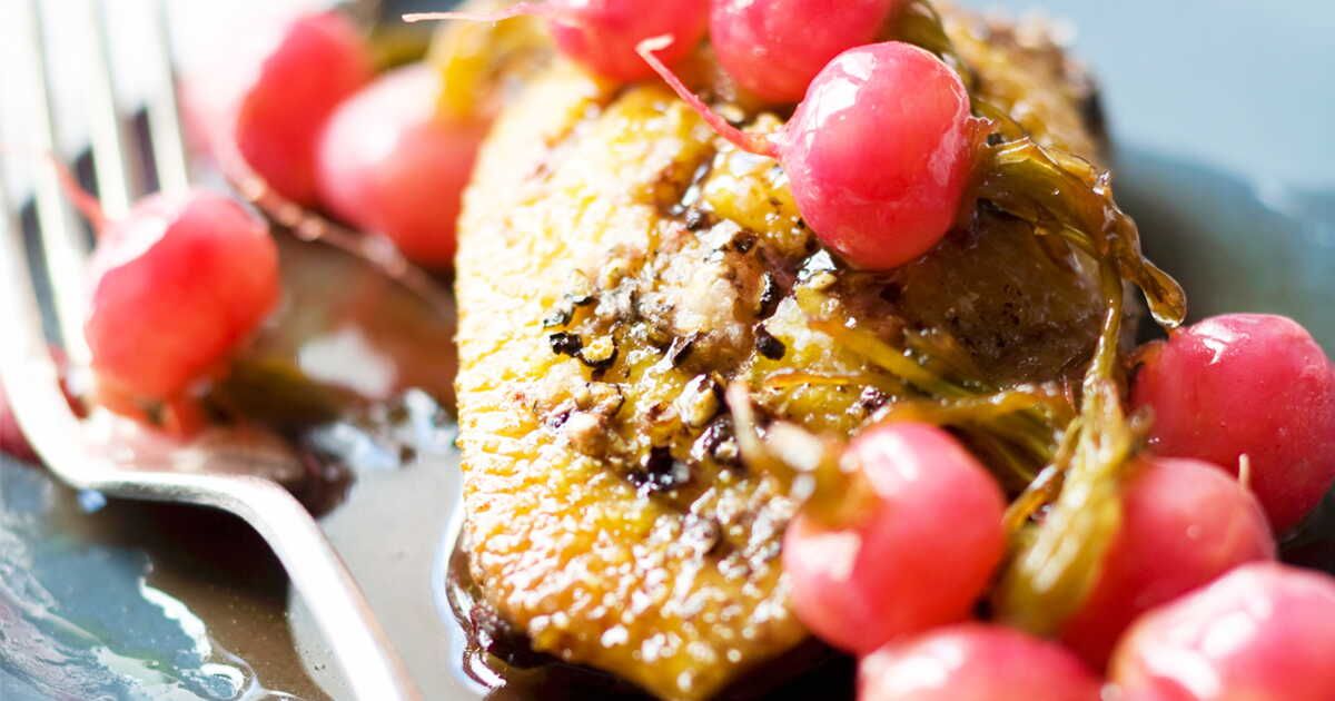 Magret de canard aux petits radis glacés
