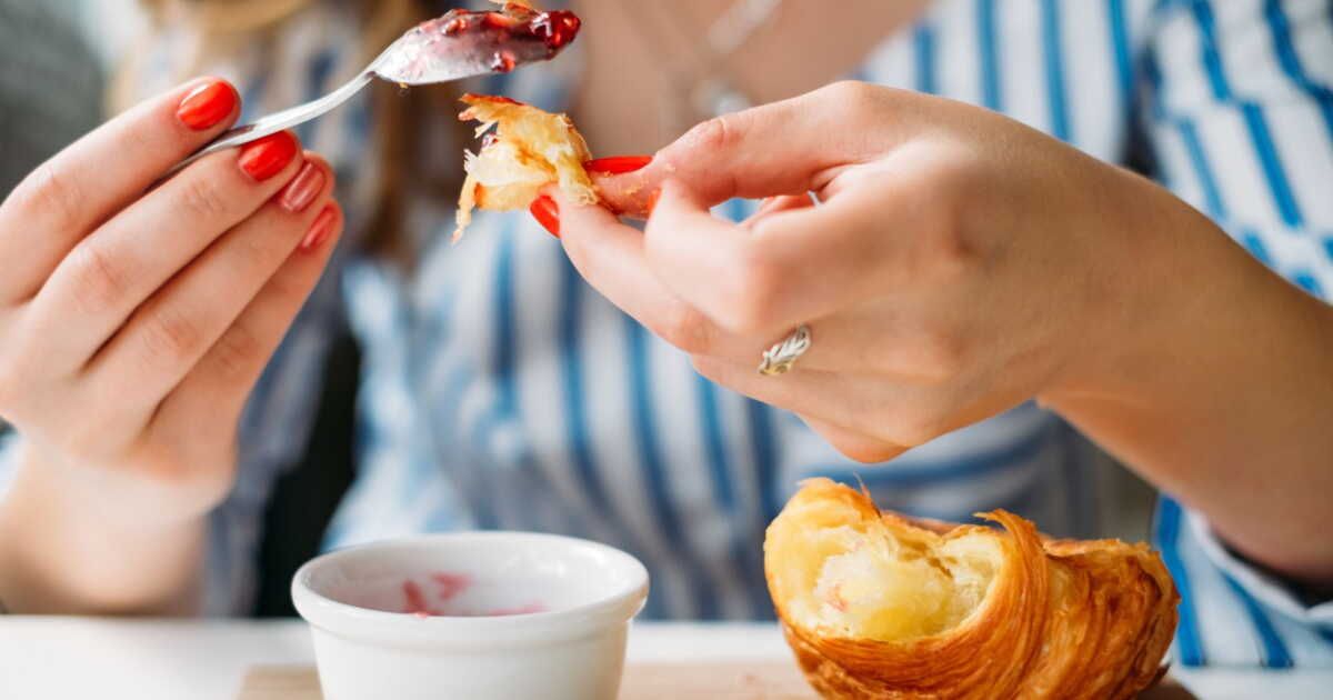Le sucre au petit déjeuner : un médecin met en garde contre des conséquences inattendues