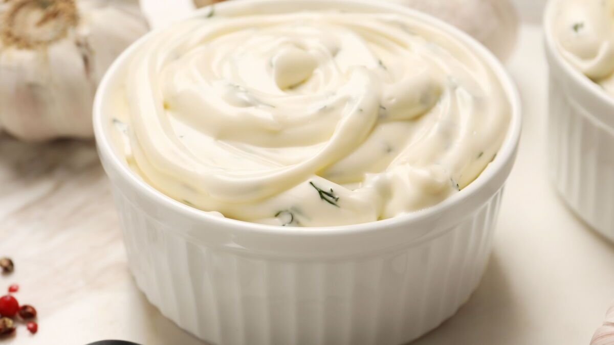 Réalisez une sauce César maison en un rien de temps