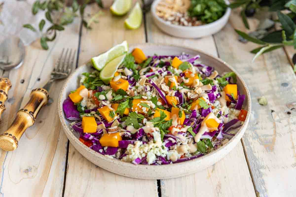 Une salade thaï de chou-fleur délicieuse à découvrir