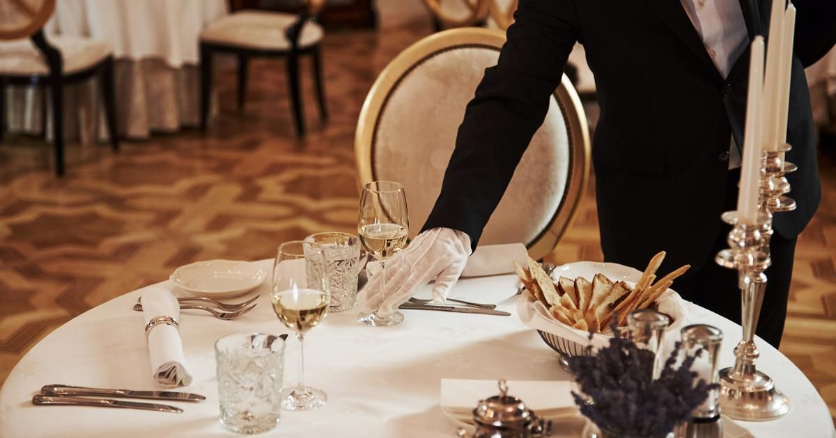 Ne ratez pas votre dîner étoilé : les secrets d'un service impeccable