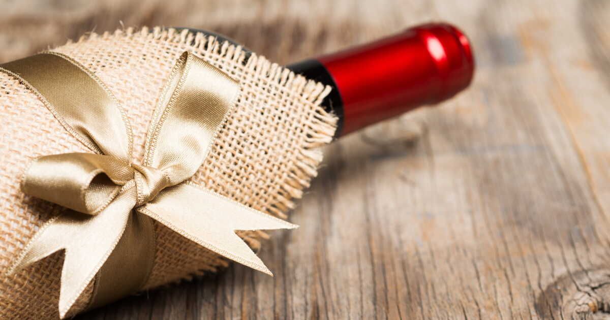 Comment choisir la bouteille de vin parfaite à offrir