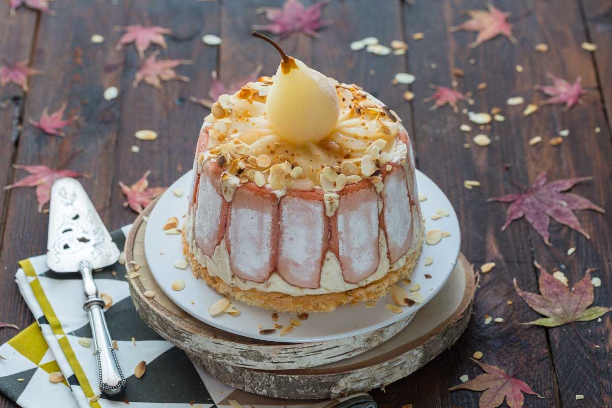 Une charlotte poire et nougatine pour un Noël savoureux