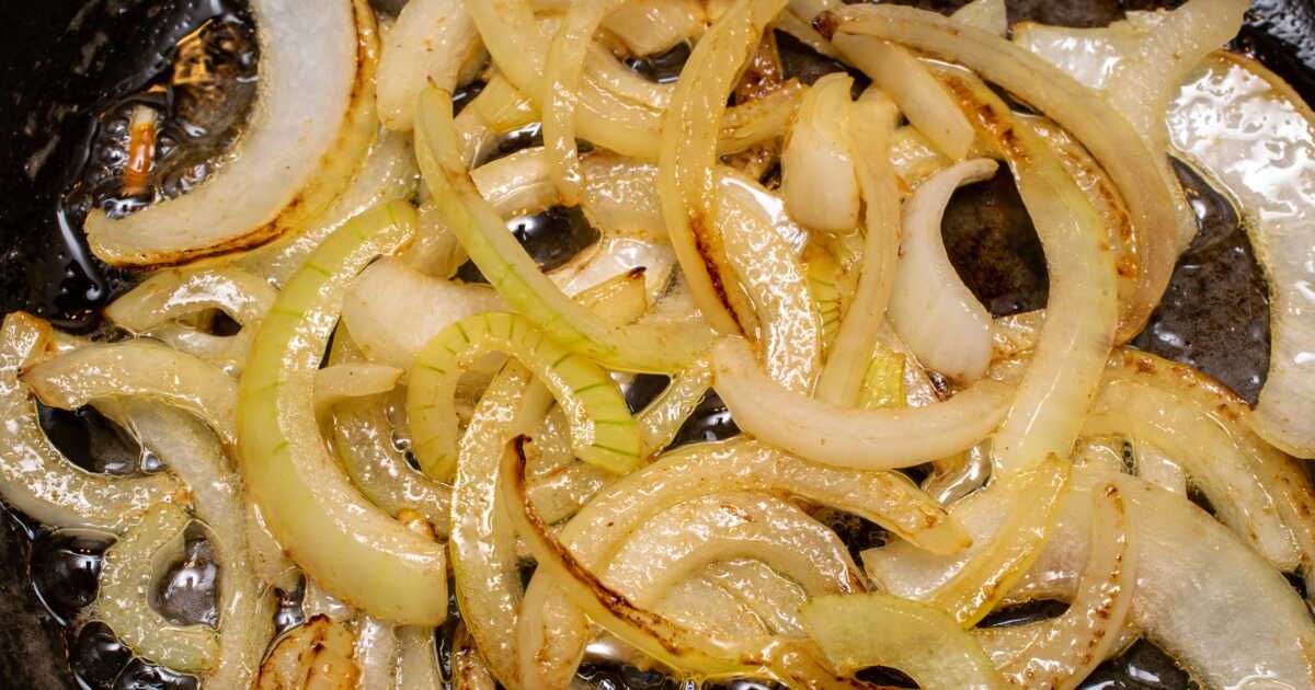 la méthode infaillible pour caraméliser vos oignons sans les brûler