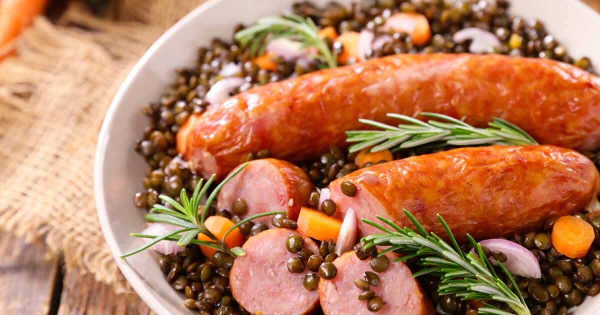 Lentilles-saucisse : un délice réconfortant à partager