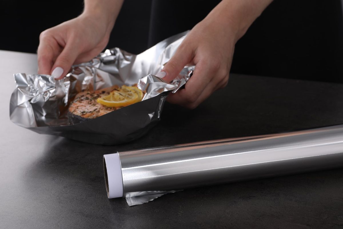 Apprenez à utiliser le papier aluminium pour préserver vos plats comme un chef