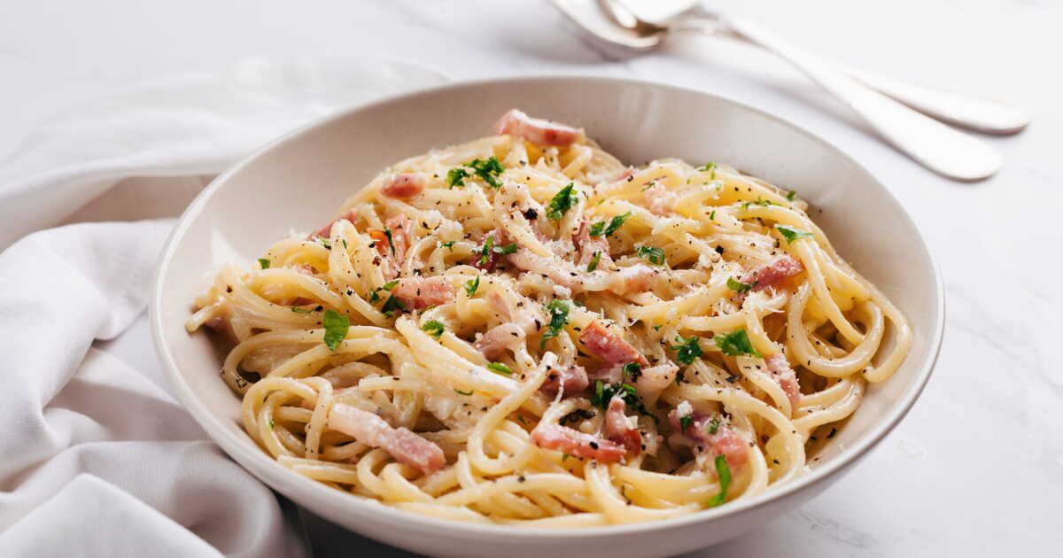 Pâtes à la carbonara : découvrez la recette authentique révélée par un chef italien