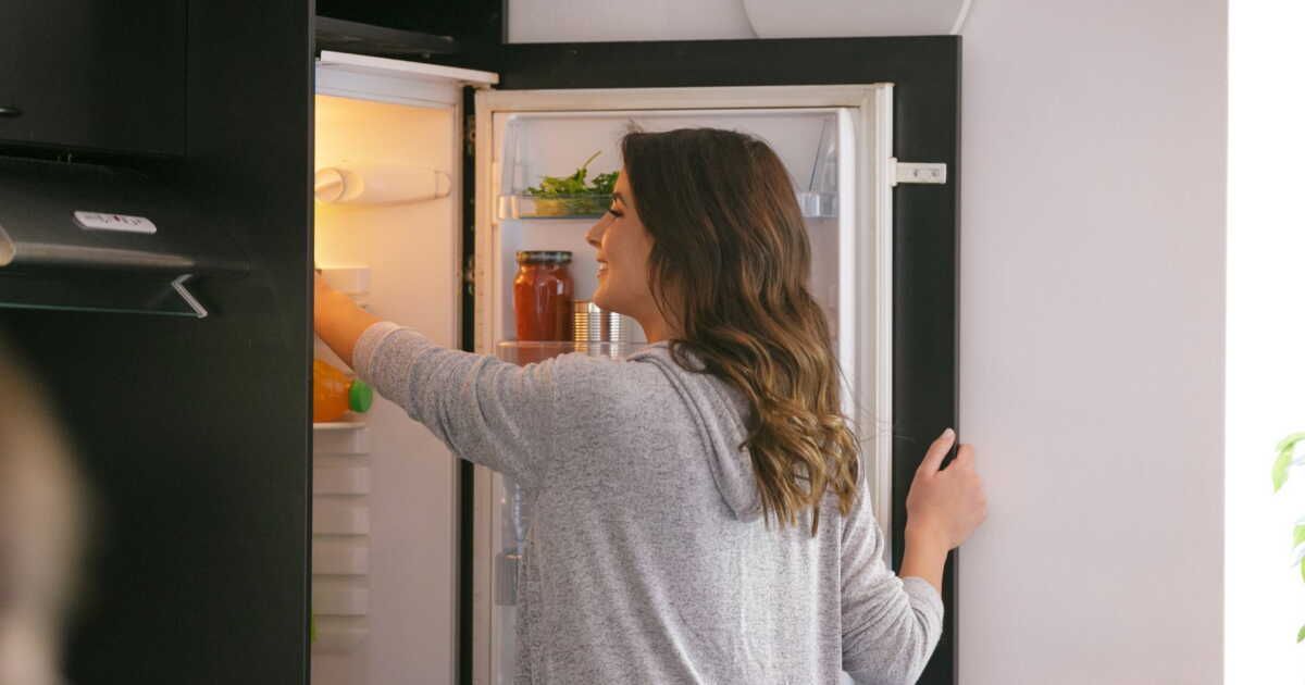 Plats cuisinés : combien de temps les garder au frigo ? Une experte en virologie vous éclaire
